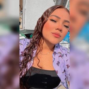 Meet your Posher, Alejandra